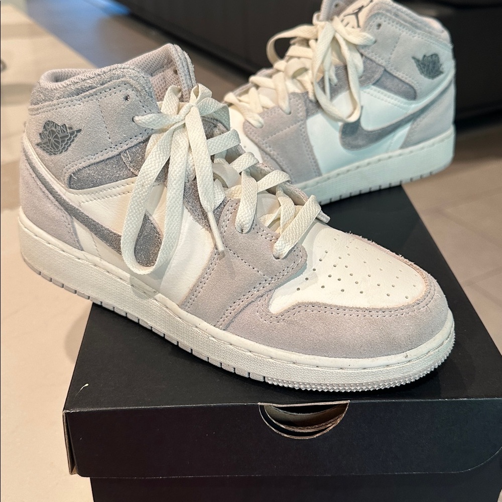 Air Jordan 1 Mid SE (GS)